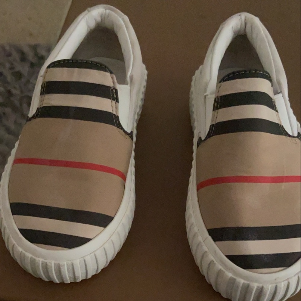 COPY - Burberry Unisex slip on slippers